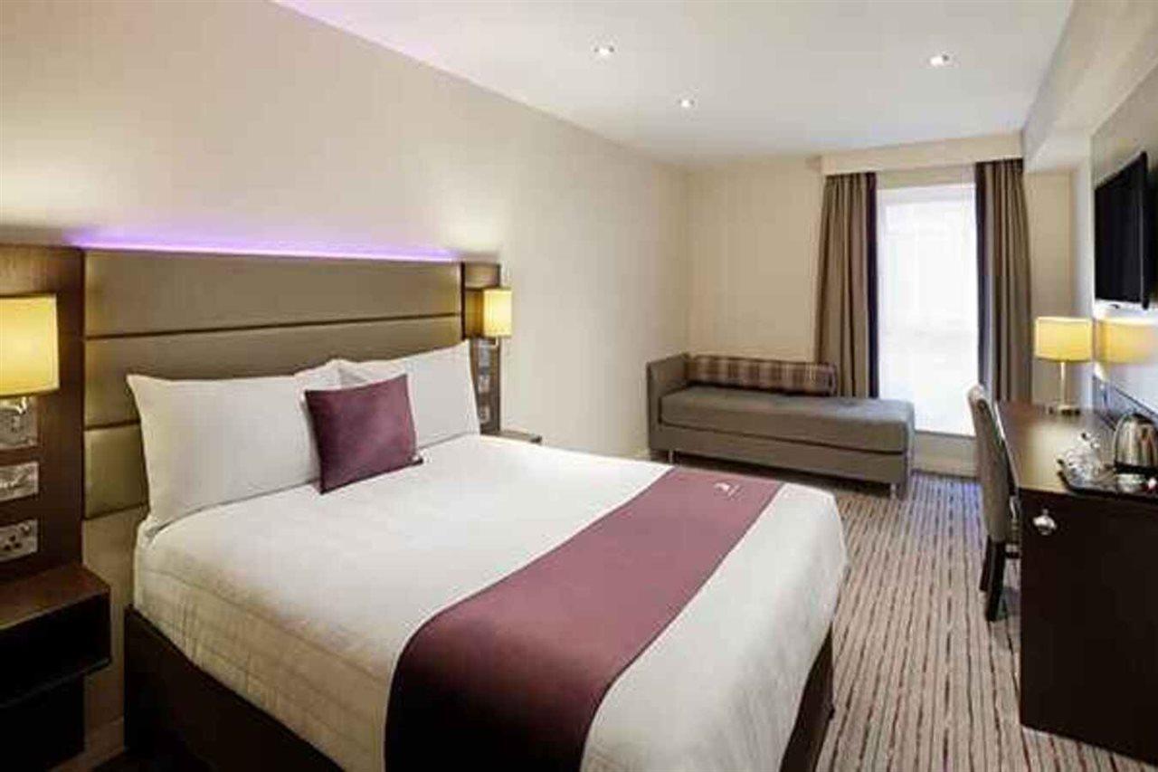 Premier Inn Milton Keynes Central Экстерьер фото